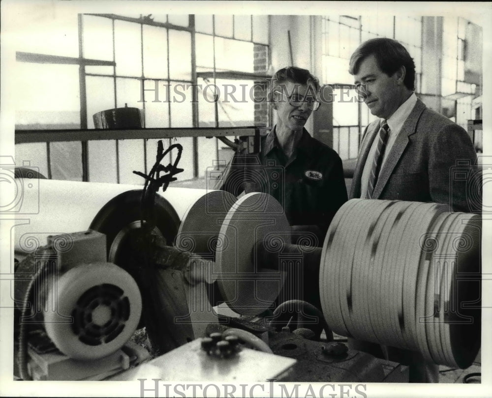 1984 Press Photo Willie Martin and Jack Kahl of Manco Inc - cva65342 - Historic Images