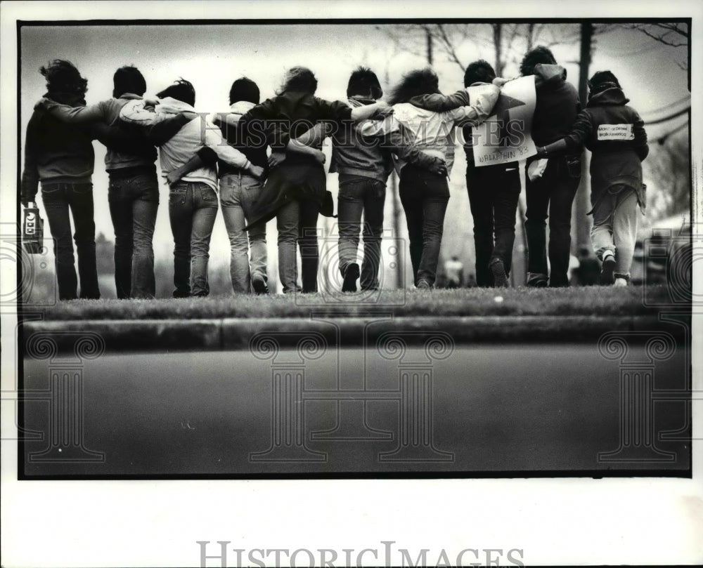1983 Press Photo The Maple heights students during the March of Dimes walkathon - Historic Images