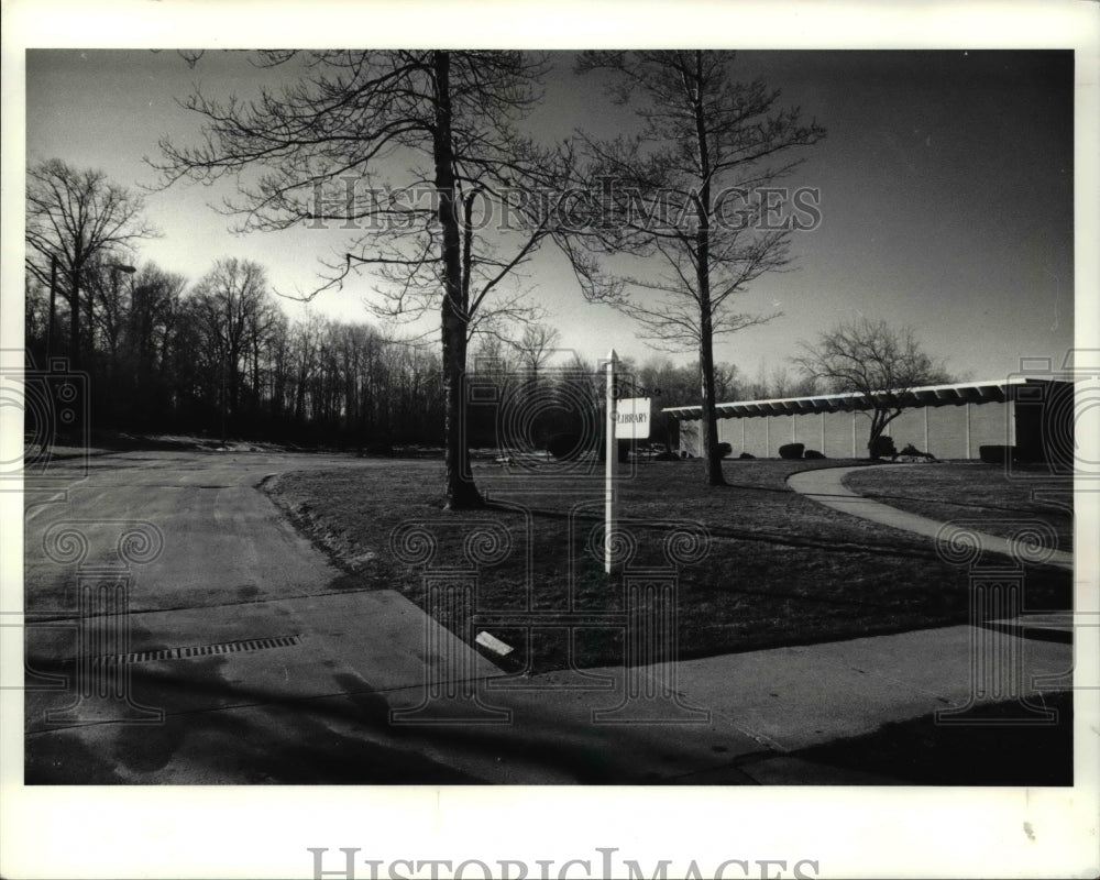 1990 Press Photo The Cuyahoga County Library in Parma - cva65489 - Historic Images