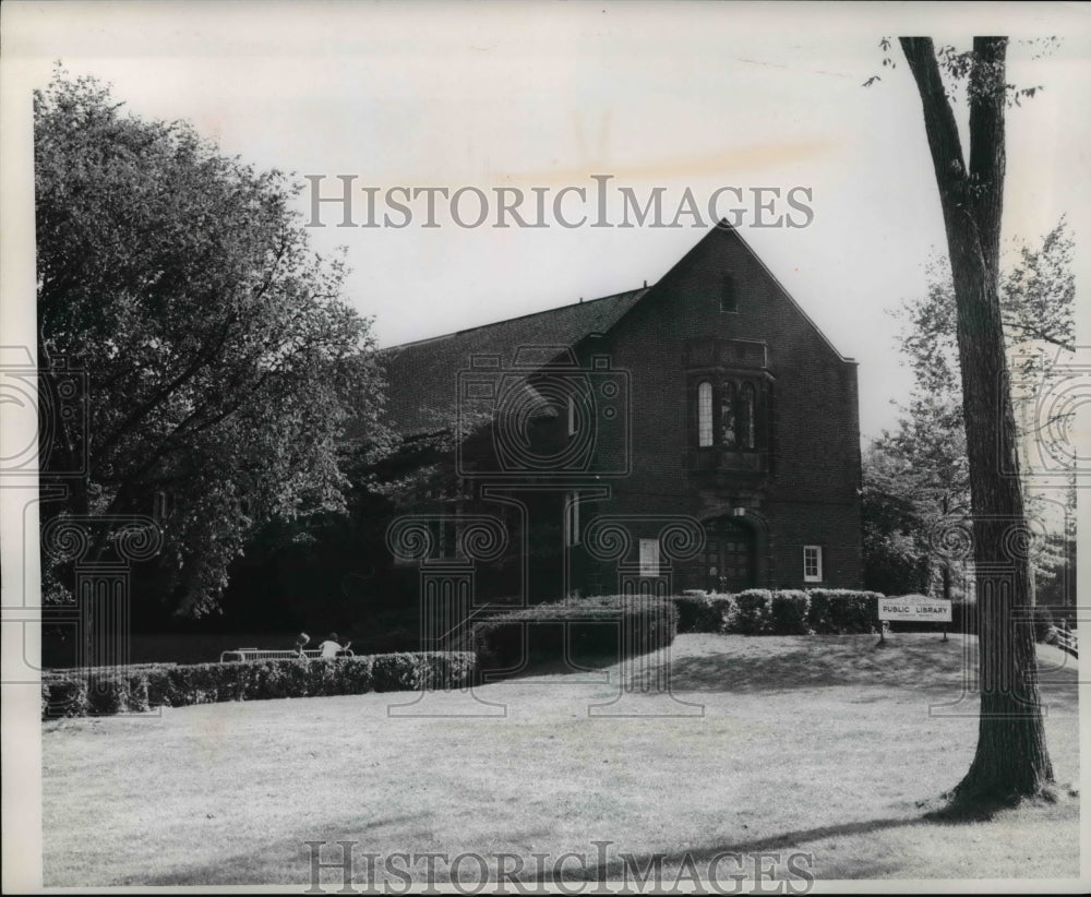 1974 Press Photo The Cleveland Heights University Library - cva65504 - Historic Images