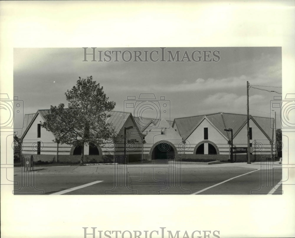 1984 Press Photo The new Hough Branch Library - cva65507 - Historic Images
