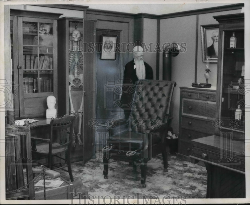 1969 Press Photo 19th Century doctor&#39;s office reconstructed in museum section-Historic Images