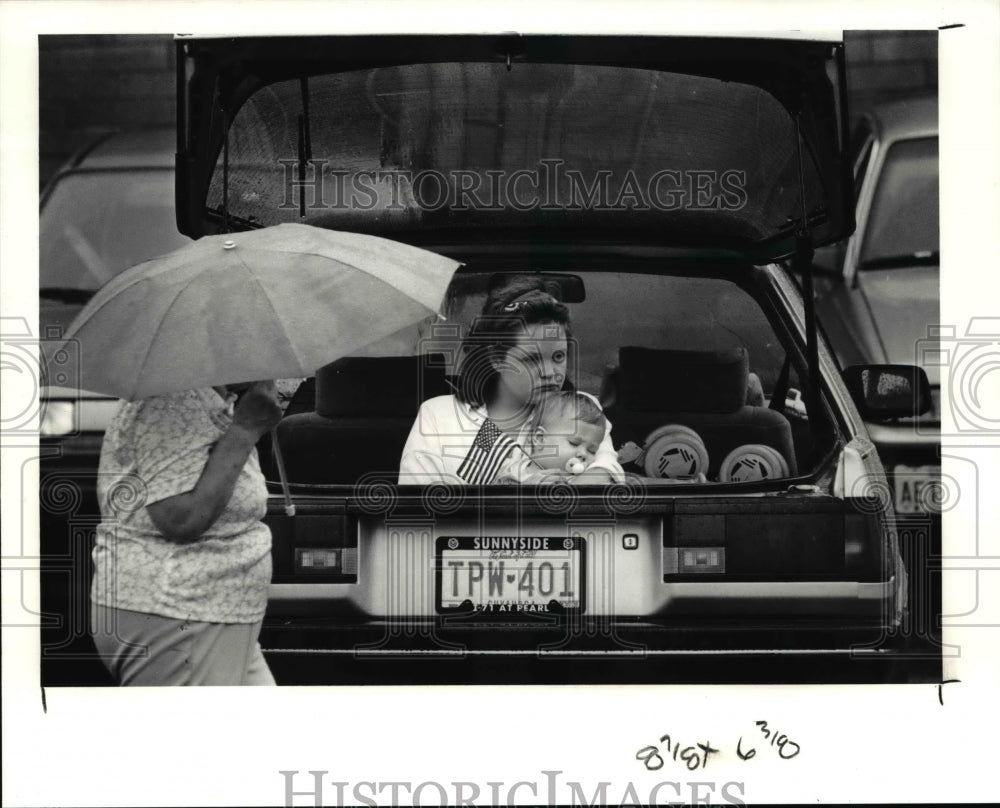 1991 Press Photo Susan Pennypacker with her son Greg during the Memorial day - Historic Images