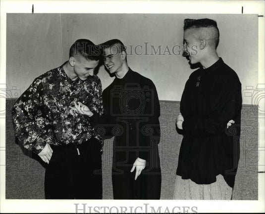 1991 Press Photo Dennis Boyles, Mark Moran, and Greg Cavanaugh at Dancin Club - Historic Images
