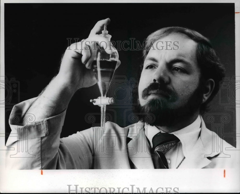 1978 Press Photo William Chapin on classification of drug police confiscated - Historic Images