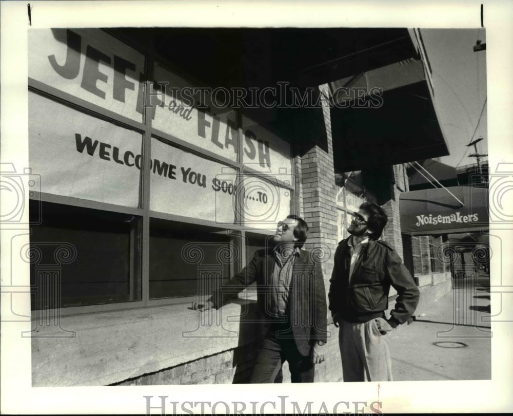 1986 Press Photo Jeff Ed Ferenc &amp; Jeff Kinzbach, owners of Noisemakers - Historic Images