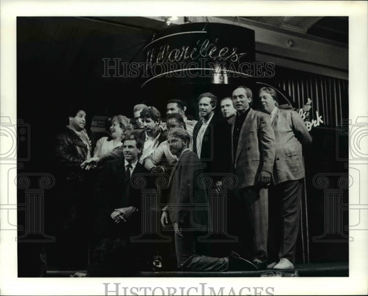 1989 Press Photo Showtime Personell and Comedian at Hilatities Comedy Hall. - Historic Images