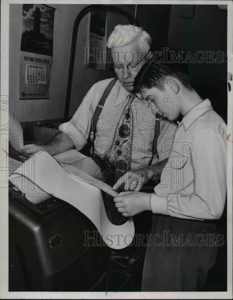 1953 Press Photo Robert Rothgery with JJ Kelly, AP - cva65790 - Historic Images