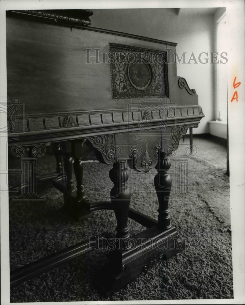 1982 Press Photo The piano with a nice carvings - cva65889 - Historic Images