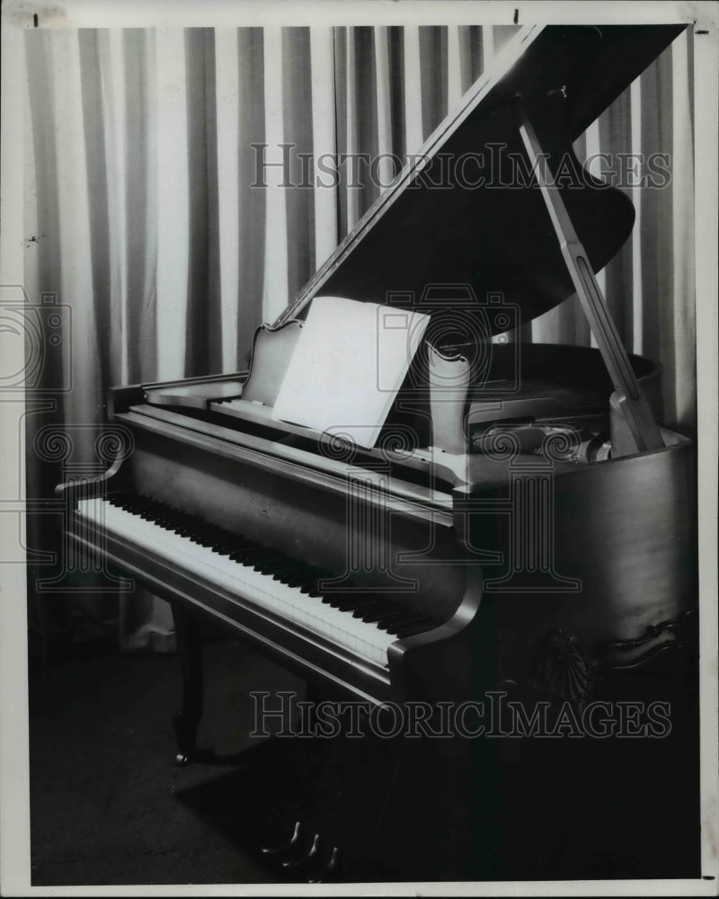 1968, The grand piano - cva65894 - Historic Images