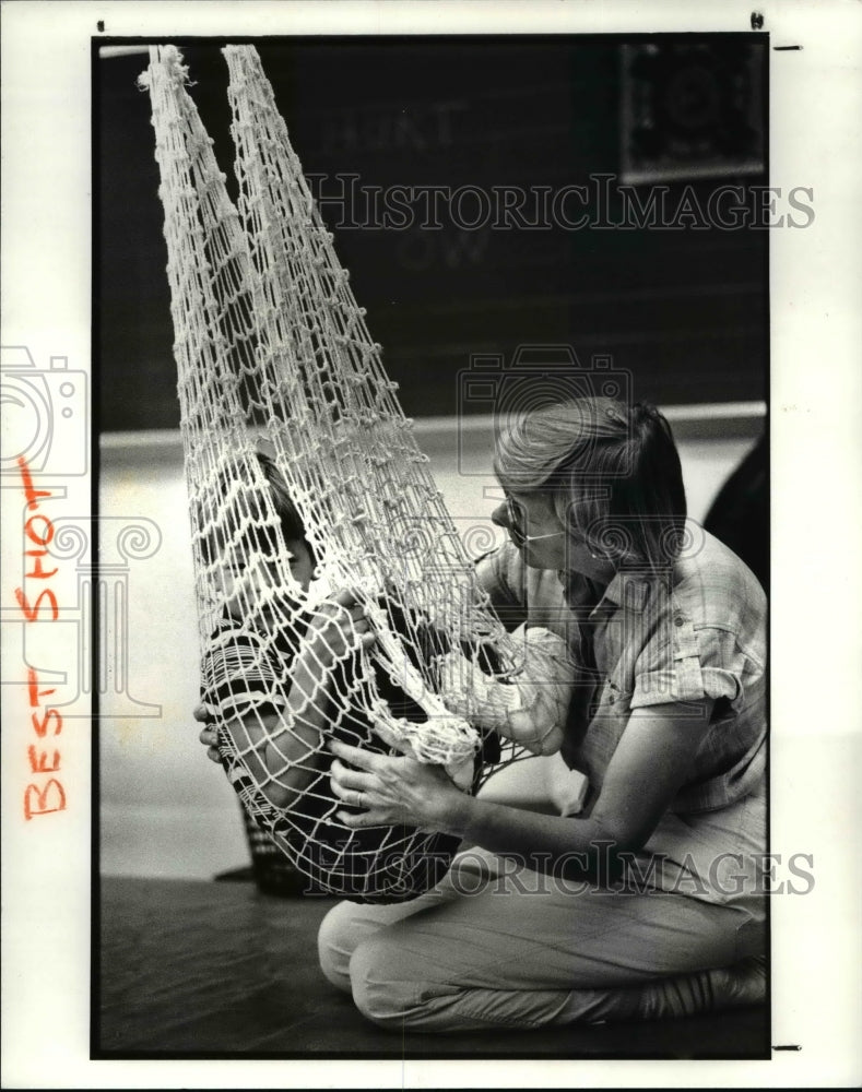 1986 Press Photo A.G. Bell School Occupational therapist Katy Grace - cva65920 - Historic Images