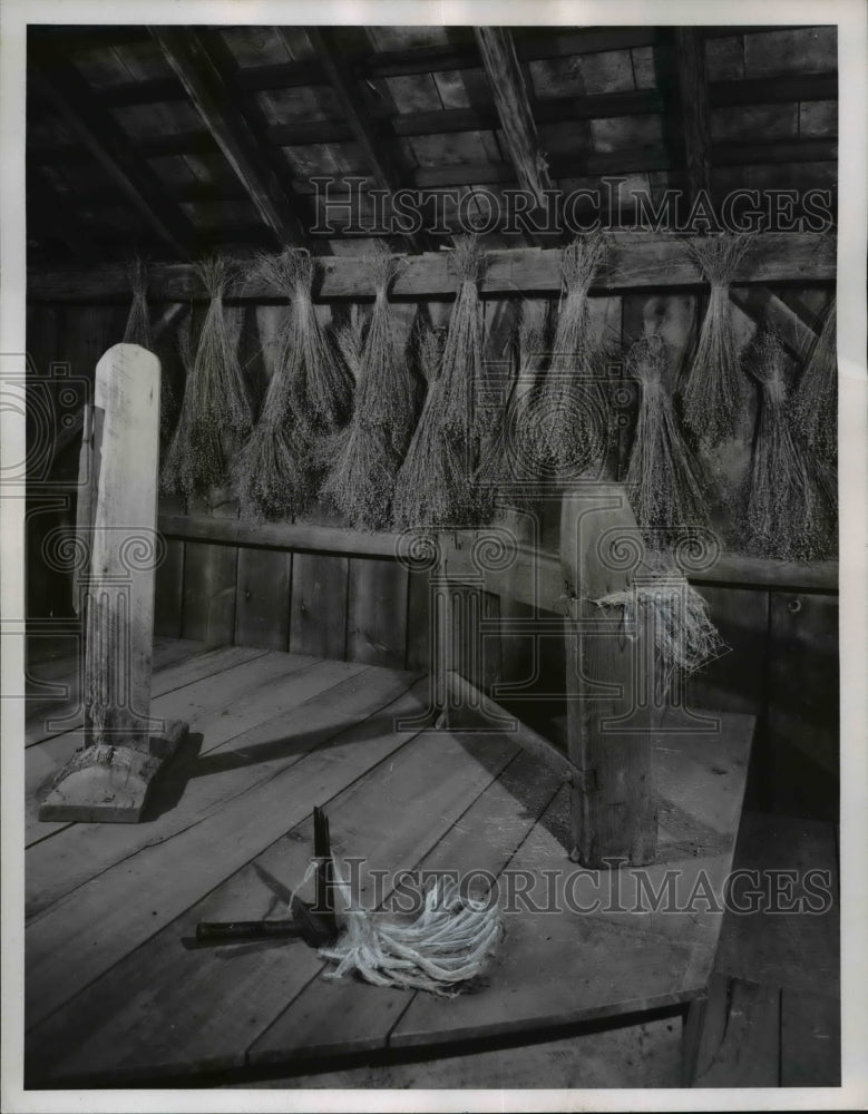 1961 Press Photo Jonathan Hale Homestead Barn in Bath, Ohio - cva66094 - Historic Images