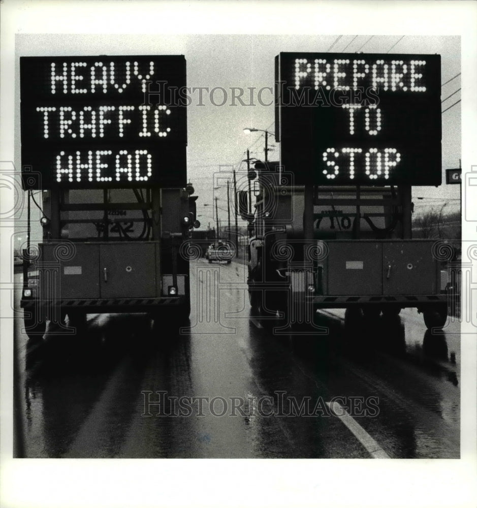 1986 Press Photo Two Ohio Department of Transportation truck with signs - Historic Images