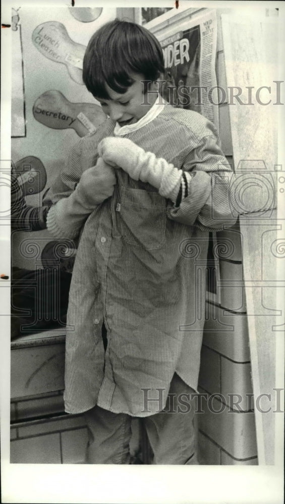 1982 Press Photo Puppet Show Pepper Pike Elementary School - cva66133 - Historic Images