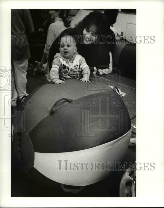 1991 Press Photo Bevely Goldie & Eric at Gymboree classes - cva66151 - Historic Images