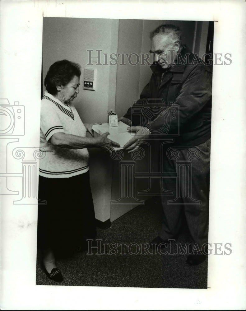 1989, Ida Agin of Cleveland Heights Receives a Kosher - cva66232 - Historic Images