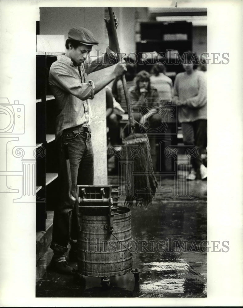 1986 Press Photo The flood a night before the election - cva66239 - Historic Images