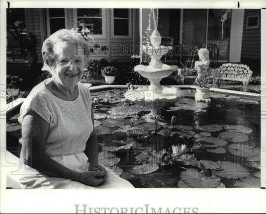 1989, Flowers, water Lilies - cva66256 - Historic Images