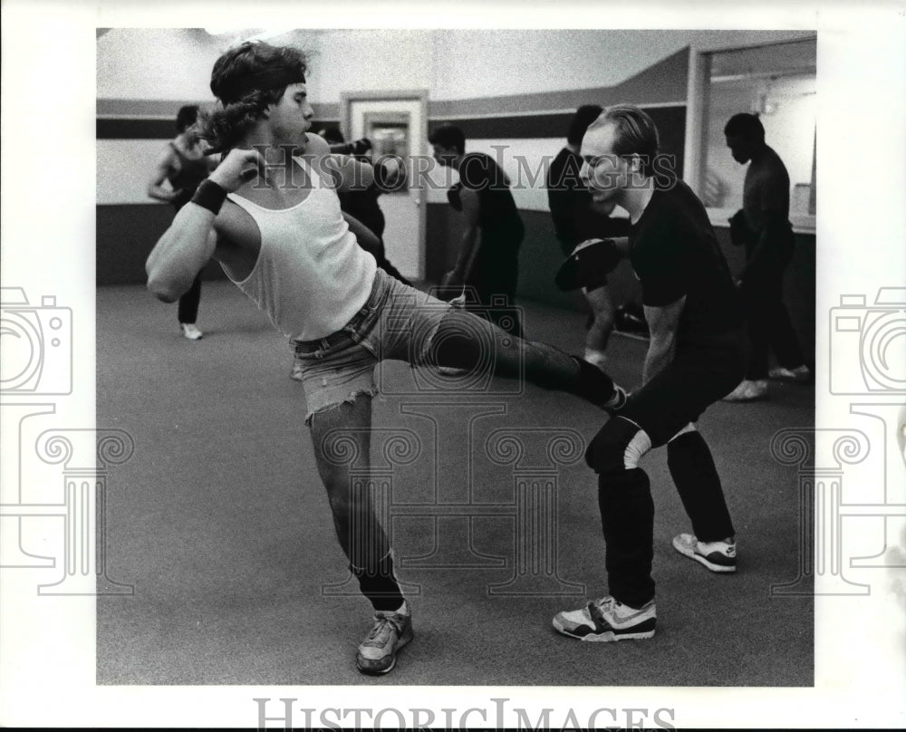 1989 Press Photo Darin Wroble and Jeff Starr in a four hour self defense - Historic Images