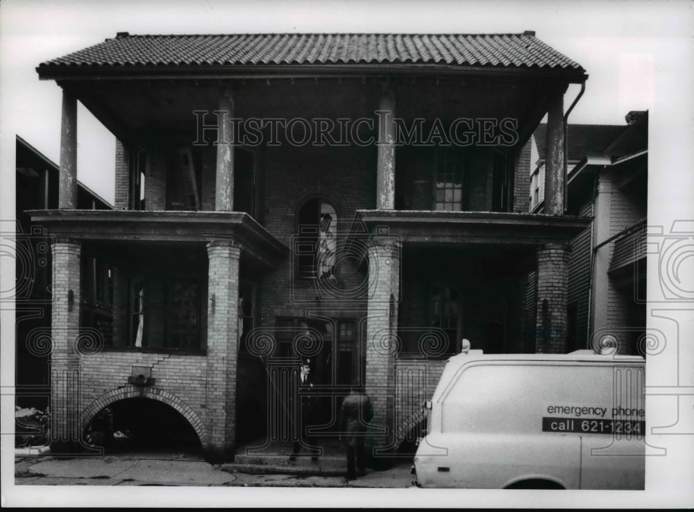 1972 Press Photo Abandoned Apartments - cva66318 - Historic Images