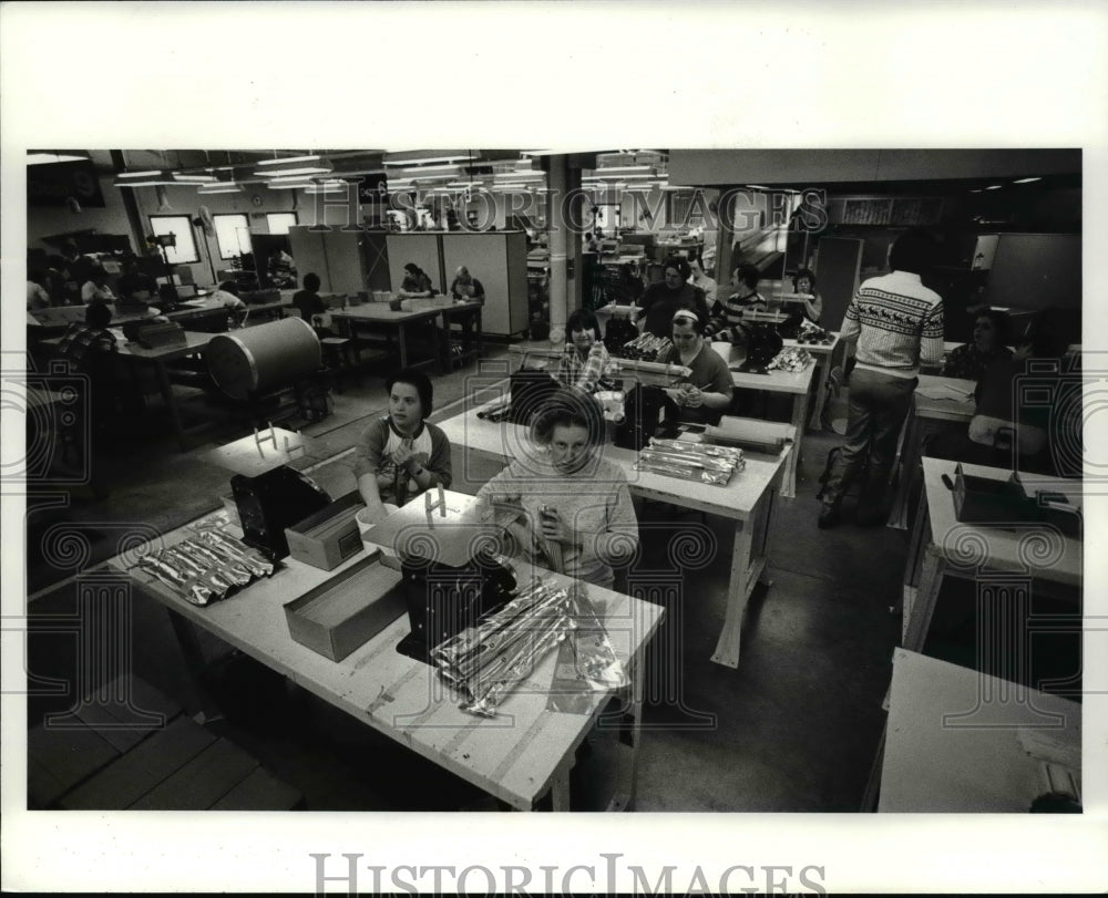 1984 Press Photo Workers at the Parma Tower Training Center - cva66391 - Historic Images