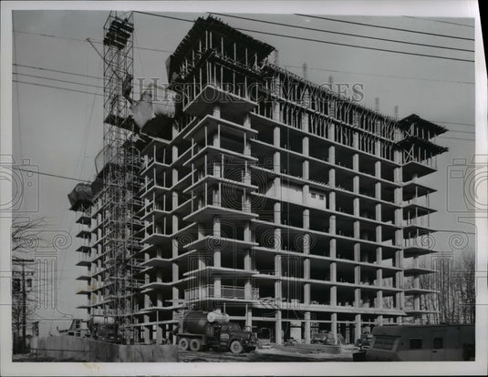 1964 Press Photo Apartments - 12000 Edgewater Drive Lakewood.-Historic Images