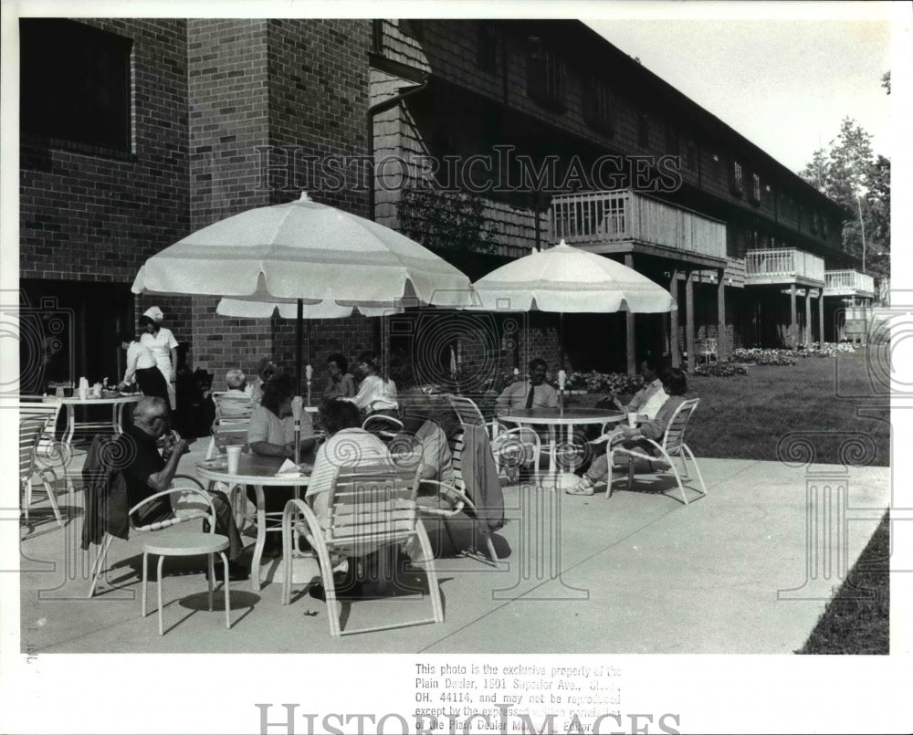 1988 Press Photo Residents of Club West Party on the Patio - Historic Images