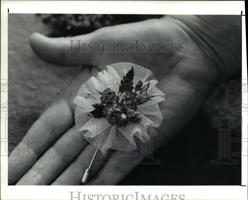 1990 Press Photo The tussie mussie made by Gail Bartter - Historic Images