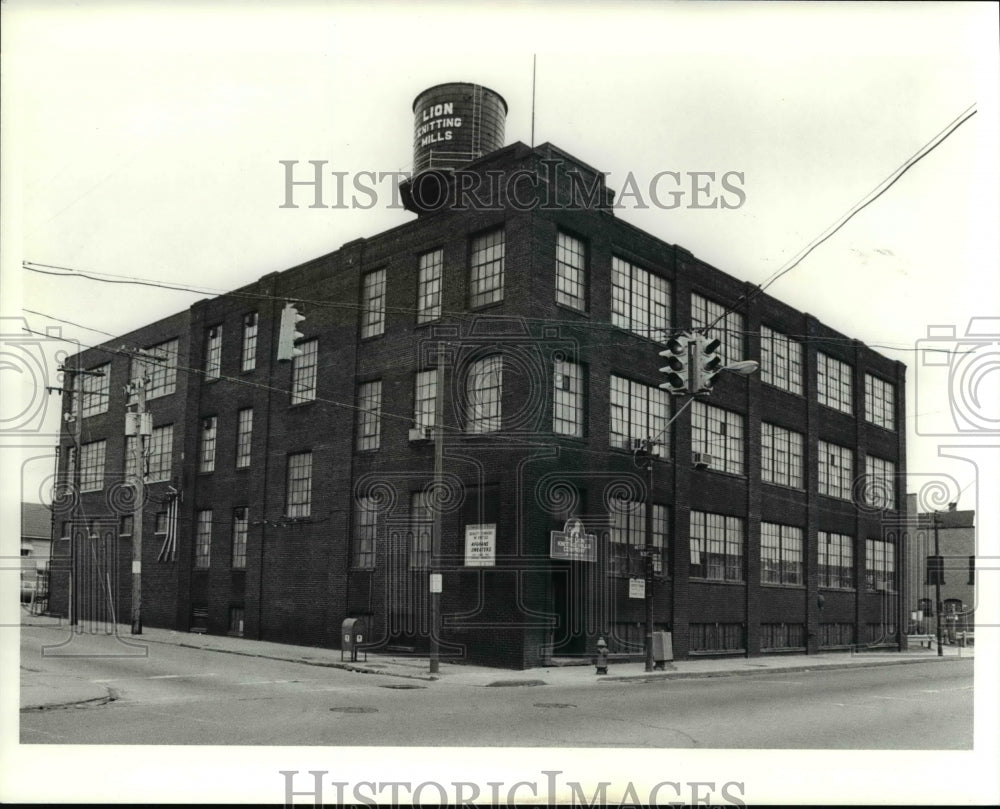 1990 Press Photo The Lion Knitting Mills - 721-Historic Images