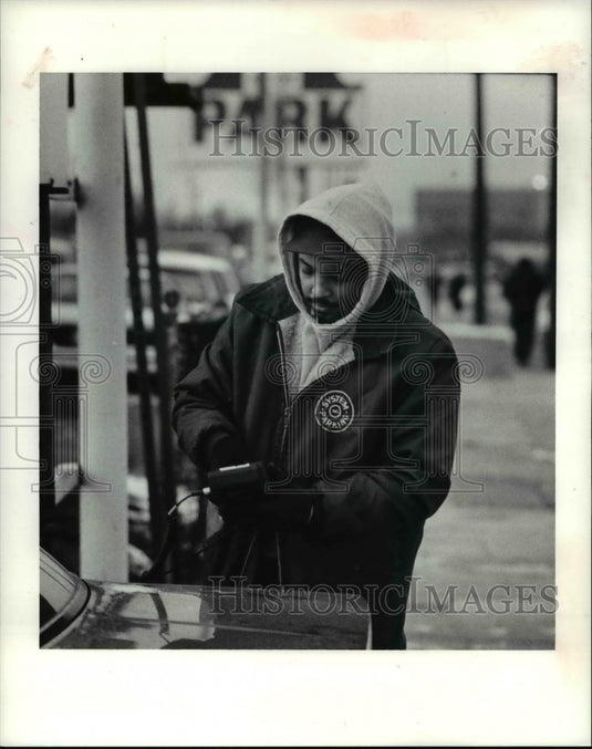 1991 Press Photo Jamaal Musa working on the lot - Historic Images