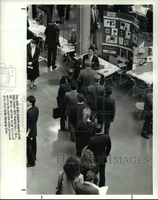 1988 Press Photo Job Expo at the Unified Technologies Center. A group of-Historic Images