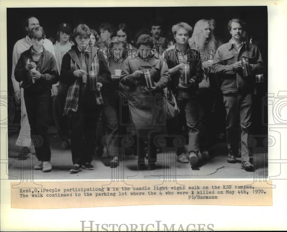 1970 Press Photo People participating in the candle light vigil walk on KSU - Historic Images