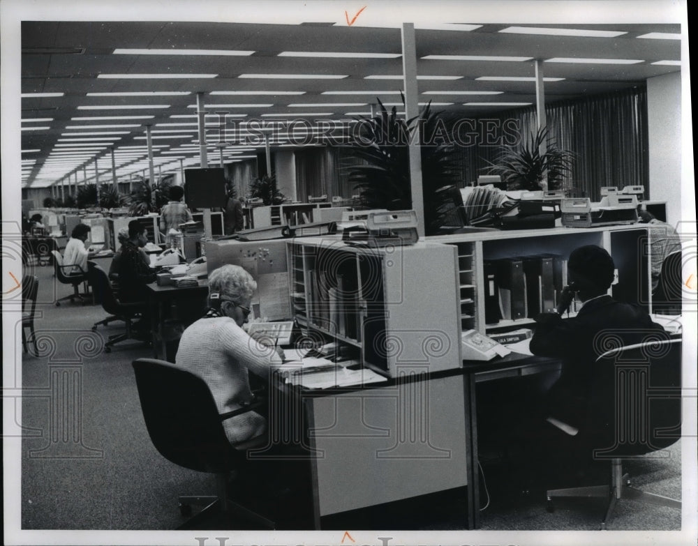 1975 Press Photo Internal Revenue Service, Cleveland Office - Historic Images