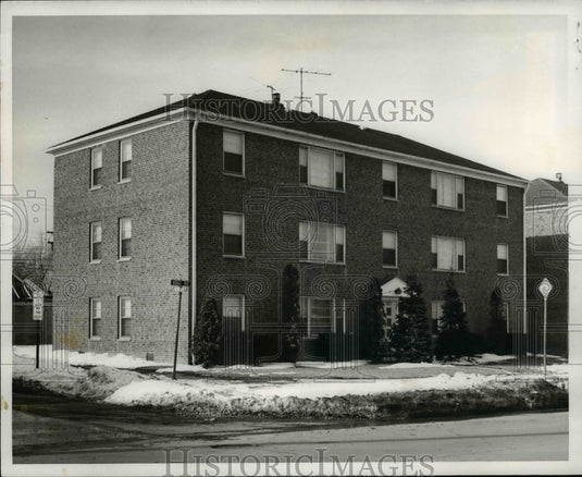 1964 Press Photo 4044 Ridge Rd Apartment, Cleveland - Historic Images