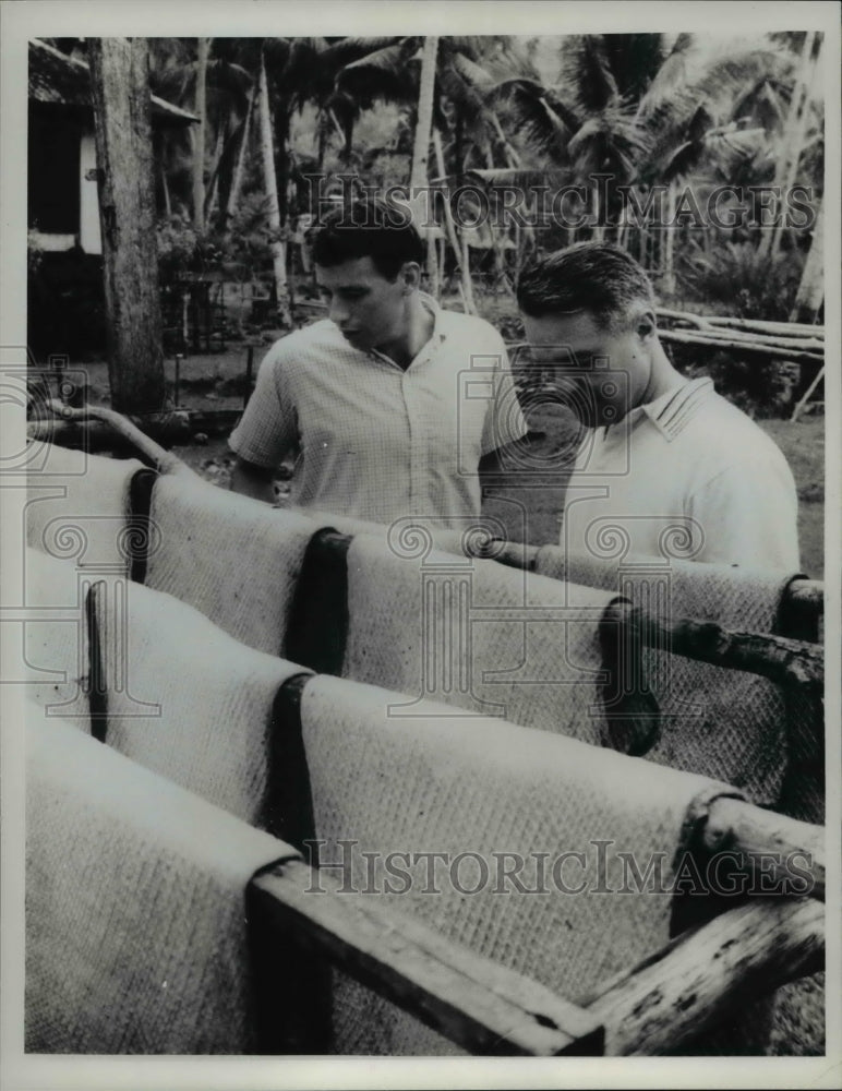 1963 Press Photo Peace Corps Dir R. Sargent Shriver &amp; volunteer Randall Sherman - Historic Images