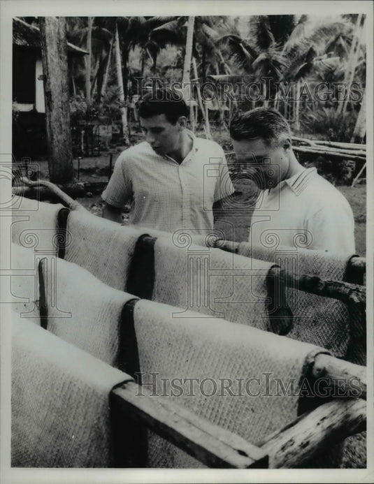1963 Press Photo Peace Corps Dir R. Sargent Shriver & volunteer Randall Sherman - Historic Images