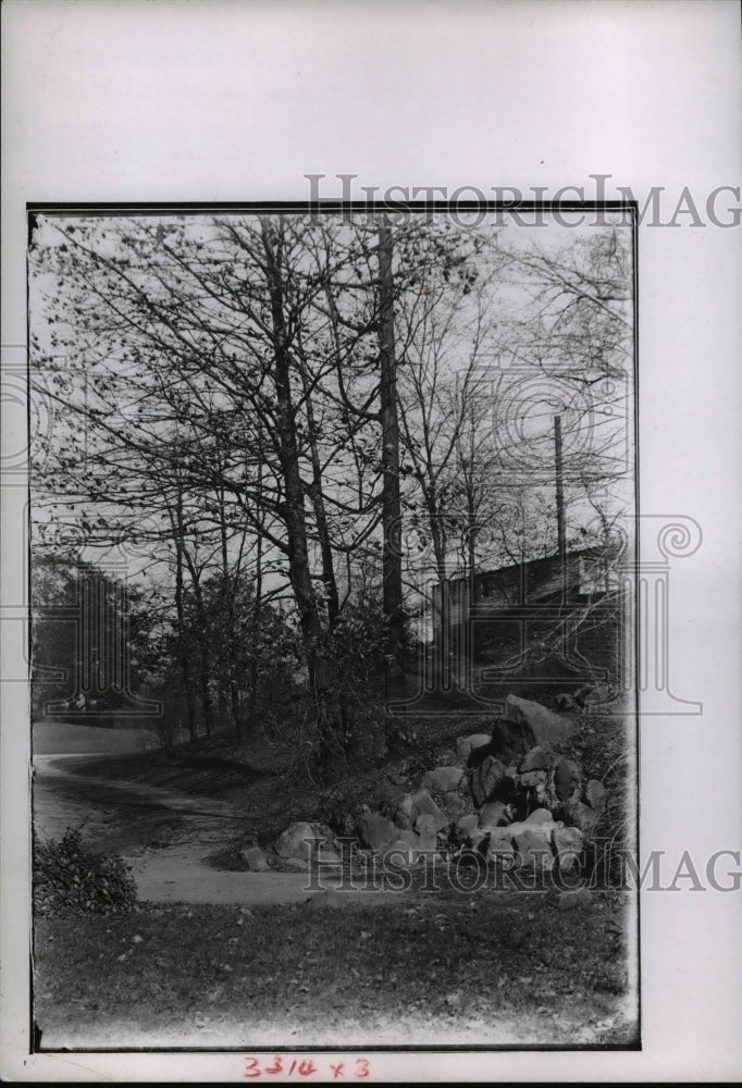 1905 Spring Drive to Upper Boulevard Near Gordon Park - Historic Images