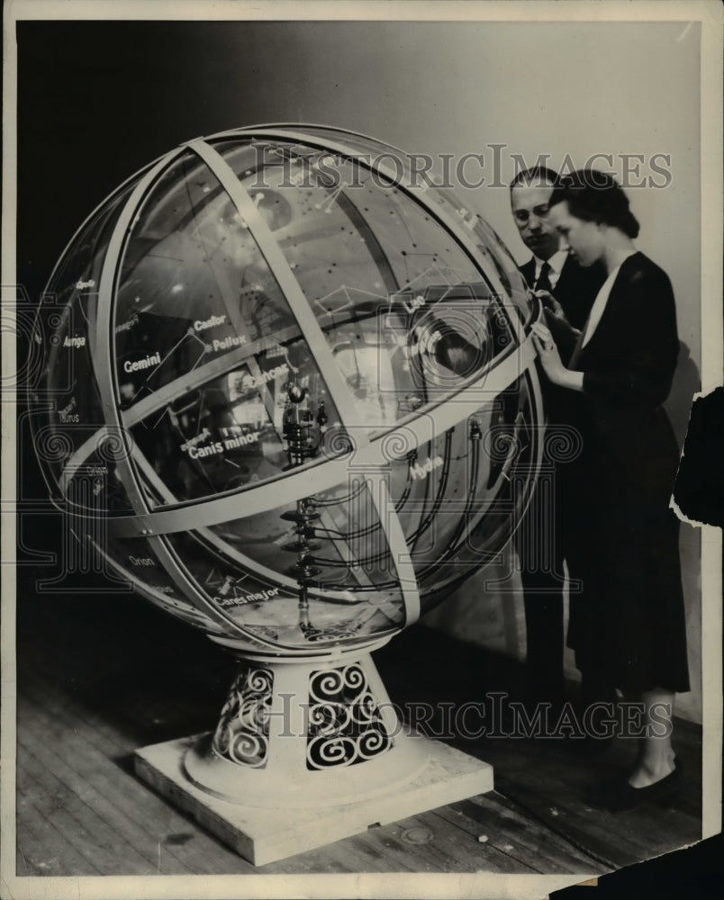 1931 Press Photo Grrery Scientific Instruments to arrive in the Qualer City. - Historic Images