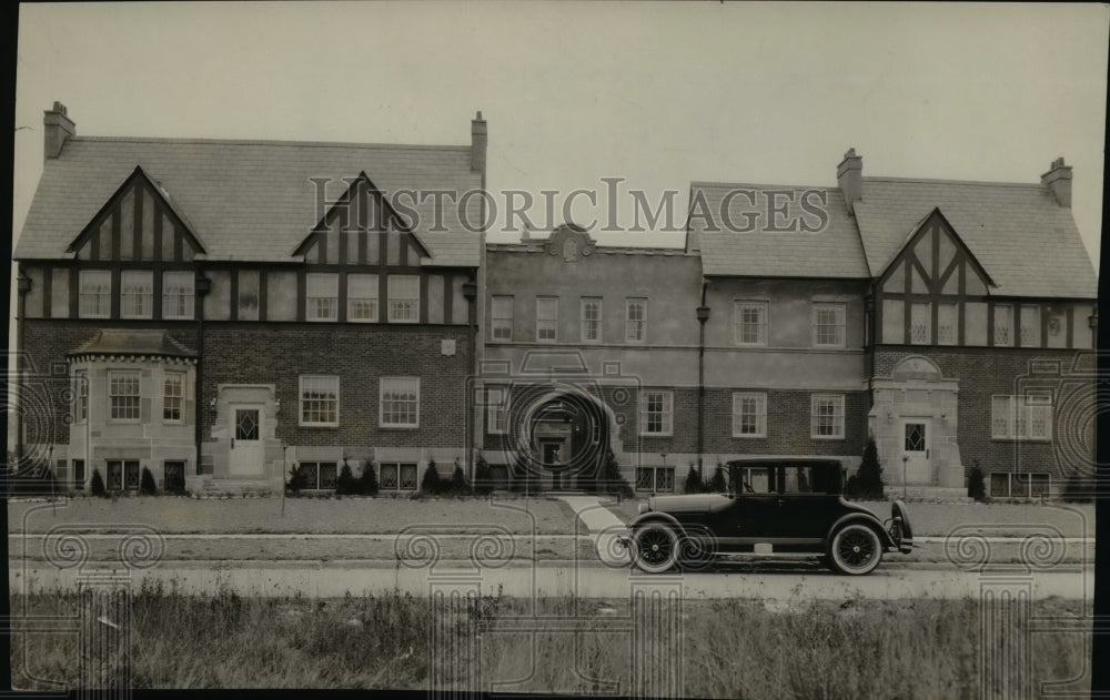 1924 Apartment of J. Edward Lour at 2875 Hampton Road - Historic Images
