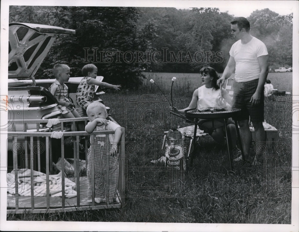 1963 Press Photo Mr &amp; Mrs Alfons Liepold and kids - Historic Images