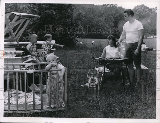 1963 Press Photo Mr & Mrs Alfons Liepold and kids - Historic Images