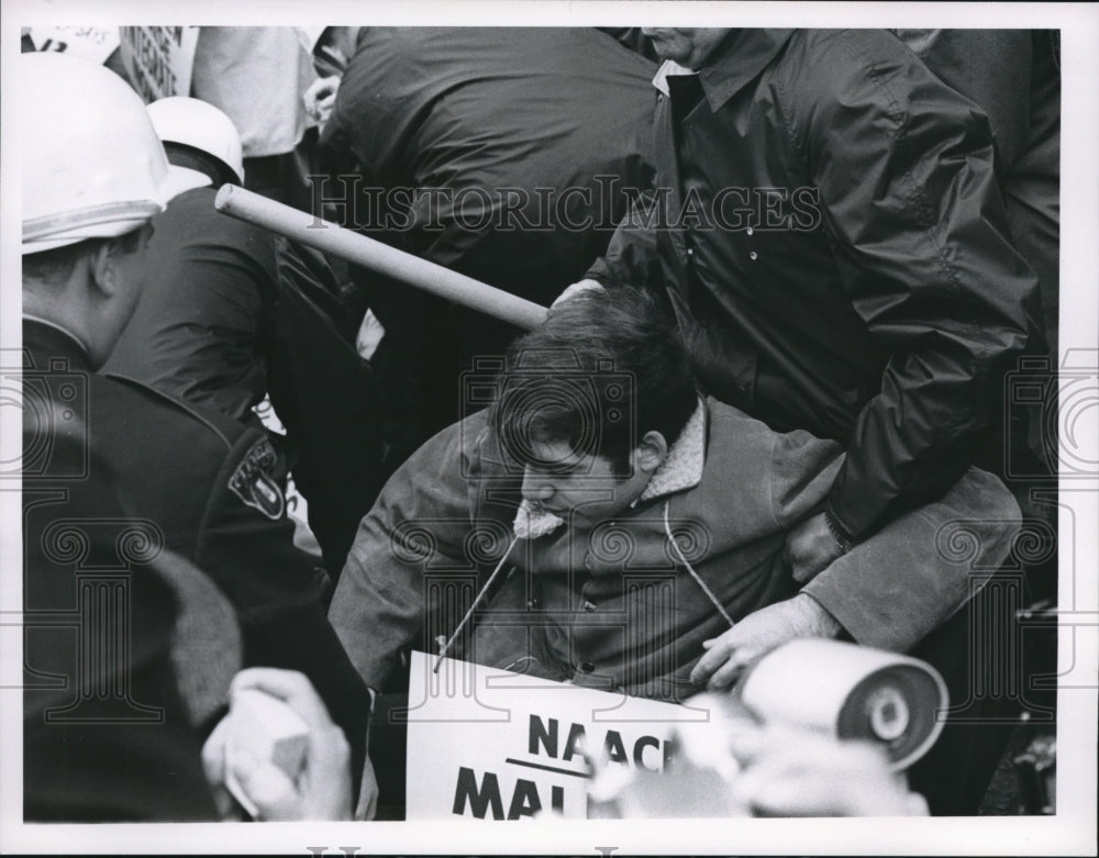 1965 Demonstrators at Federal Building grabbed by Police - Historic Images