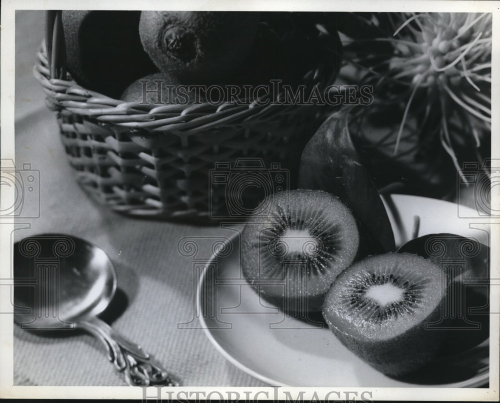 1965 Press Photo Ki-wi berries- Historic Images