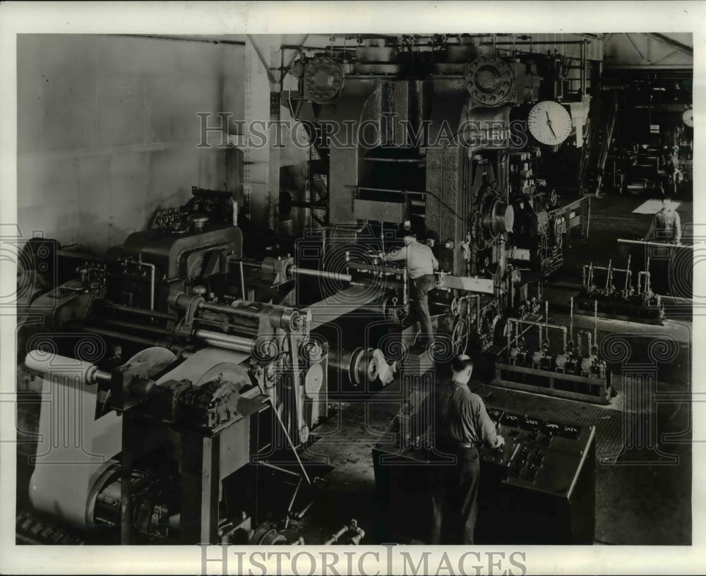 1940 Press Photo The cold rolling coils at the Republic Steel Corporation - Historic Images