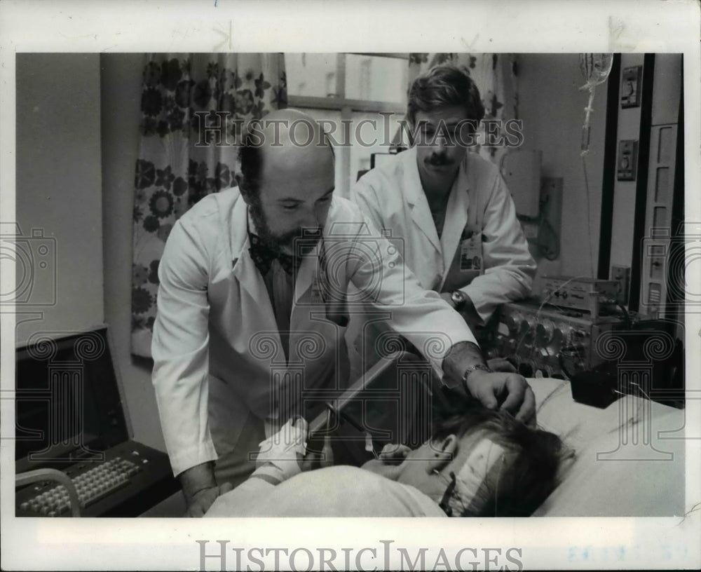 1982 Press Photo Dr Jerald Brodkey neurosurgeon advance training at Cleve Hosp - Historic Images