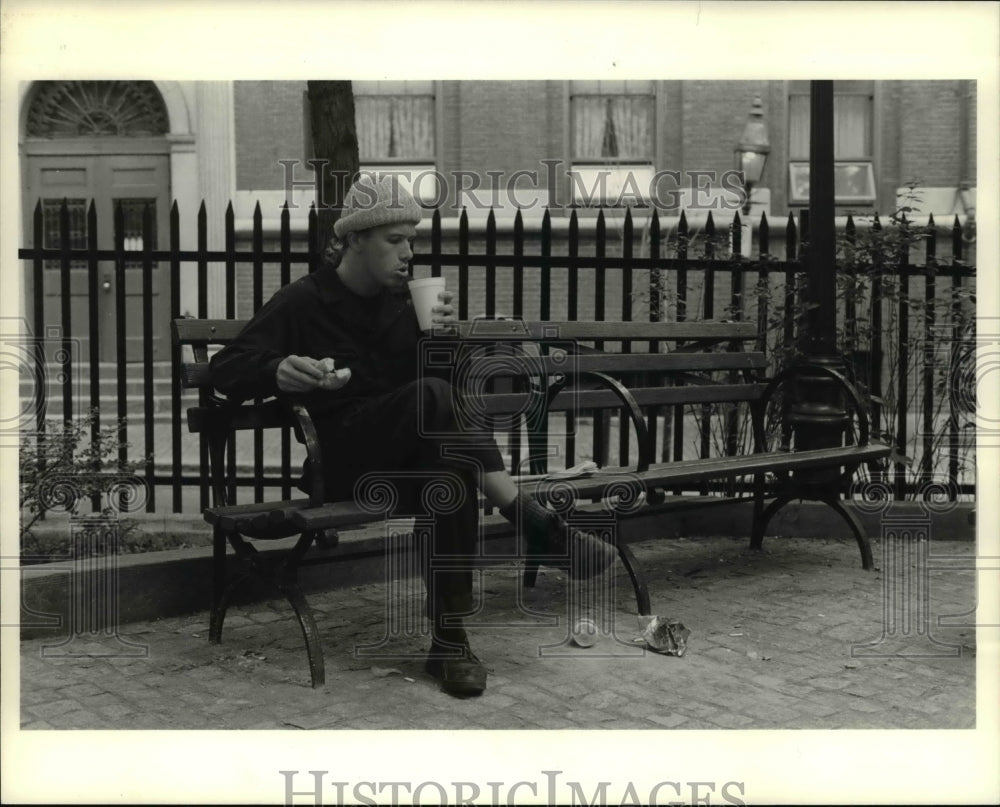 1990 Press Photo Homeless people - cva71984-Historic Images