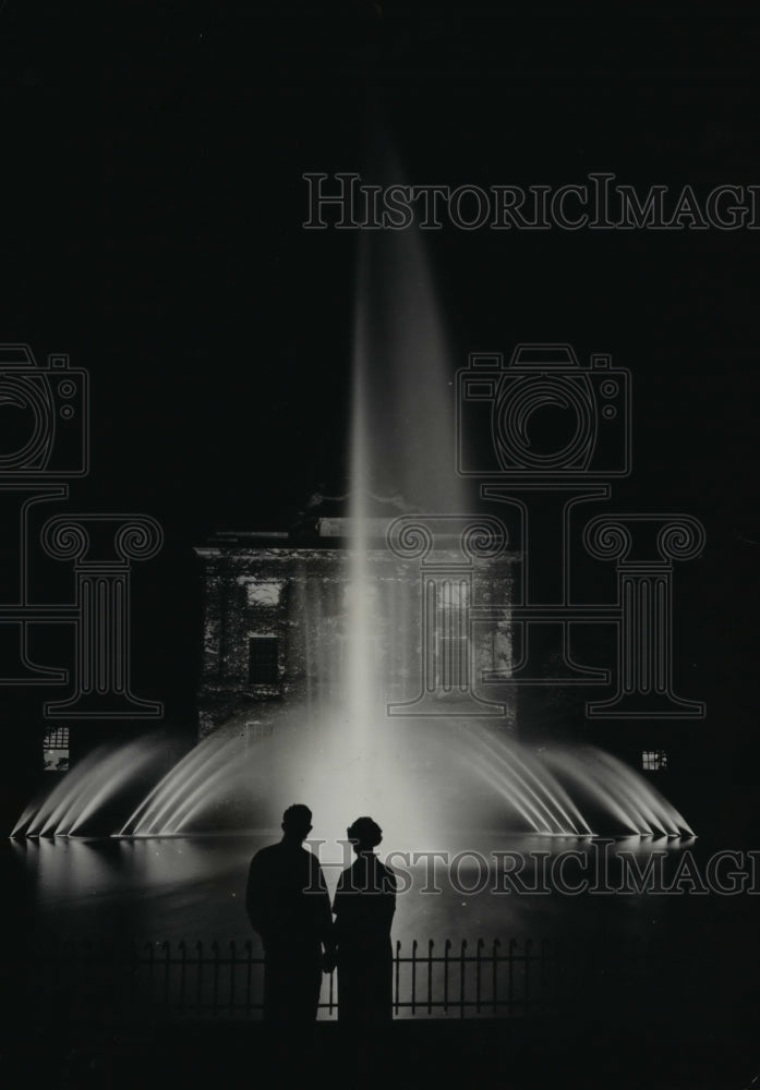 1940, The lights, music and water in the General Electric Company - Historic Images