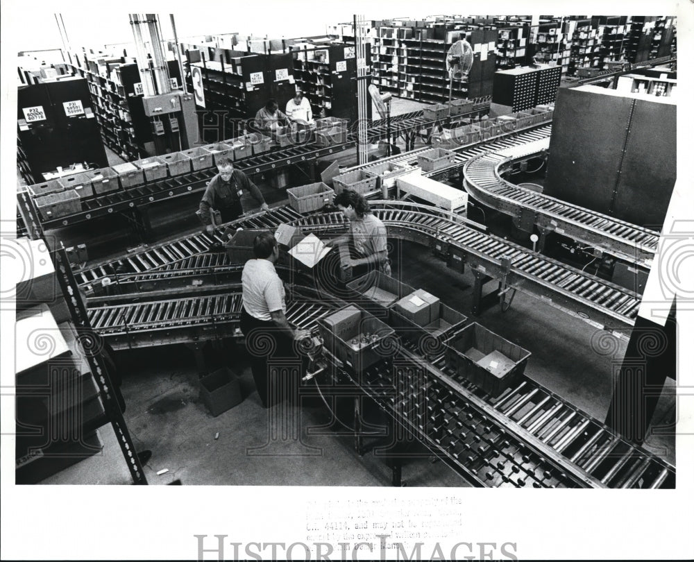 1988 Press Photo The Premier Industrial Corporation in Parkway - Historic Images