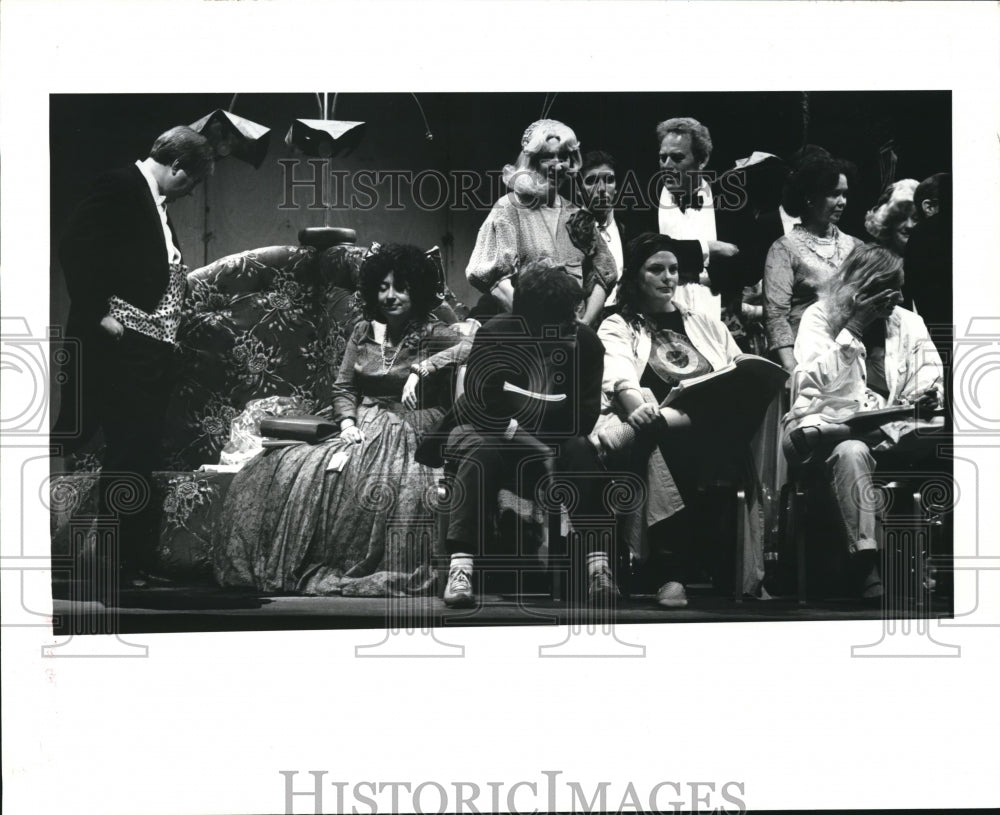 1986 Press Photo Cast &amp; Choir members wait on stage at blossom; The Merry Widow - Historic Images