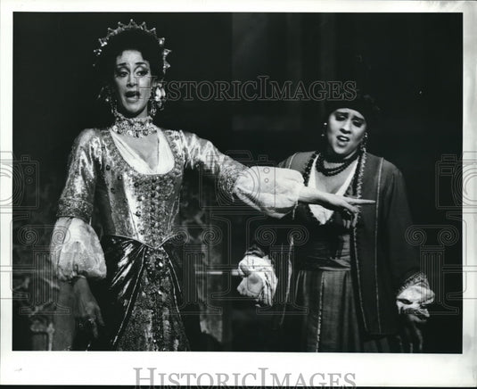 1989 Press Photo Gloria Parker & Diane Eberts in Holy Blood & Crescent Moon - Historic Images